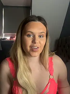 Snapshot of Blonde_Bunny chatting on November 29, 2025, 12:27 pm Blonde Bunny online show from November 29, 2025, 12:27 pm