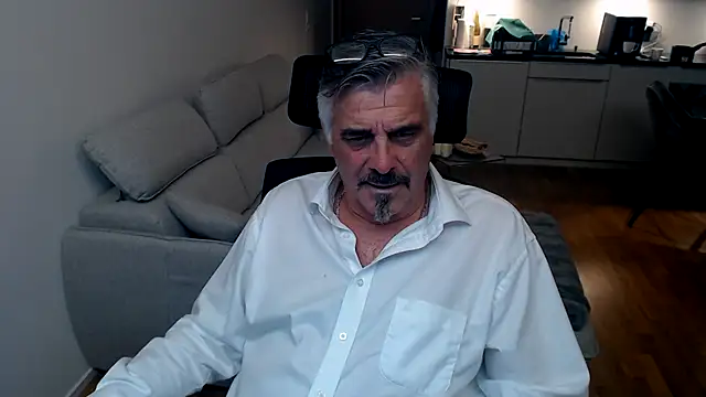 Snapshot of Buidapest chatting on February 5, 2026, 12:50 am Buidapest online show from February 5, 2026, 12:50 am