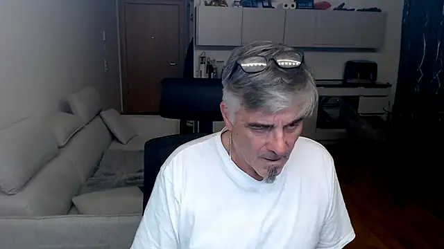 Buidapest online show from March 15, 2026, 9:11 pm