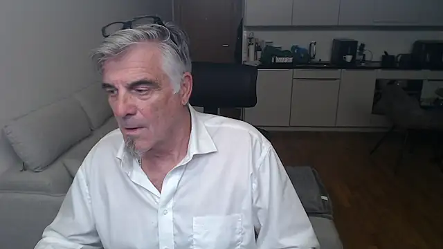 Buidapest online show from April 5, 2026, 6:58 pm