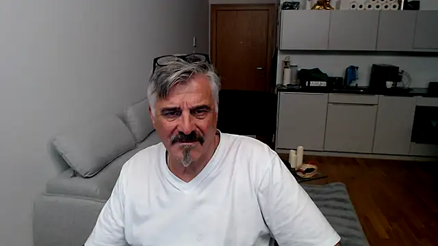 Snapshot of Buidapest chatting on January 17, 2026, 11:08 pm Buidapest online show from January 17, 2026, 11:08 pm