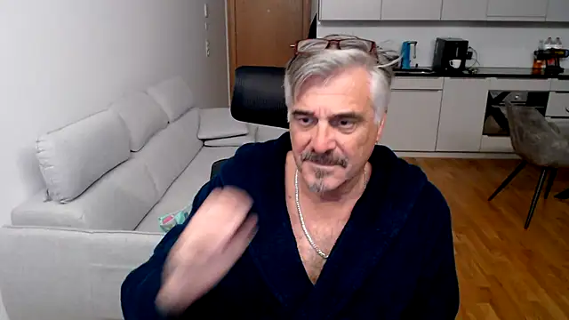 Buidapest online show from November 22, 2025, 4:11 am