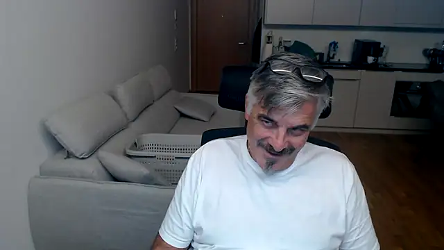 Snapshot of Buidapest chatting on February 2, 2026, 11:59 pm Buidapest online show from February 2, 2026, 11:59 pm