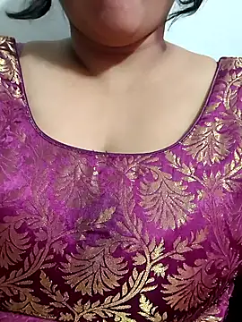 Winter XOXO online show from December 14, 2025, 6:02 pm