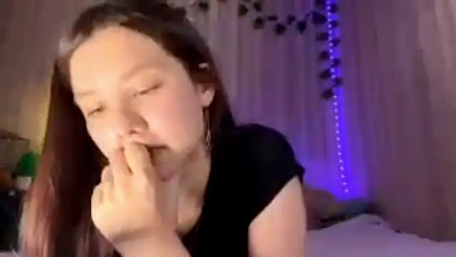 Snapshot of CutieSlim chatting on March 3, 2026, 12:01 pm CutieSlim online show from March 3, 2026, 12:01 pm