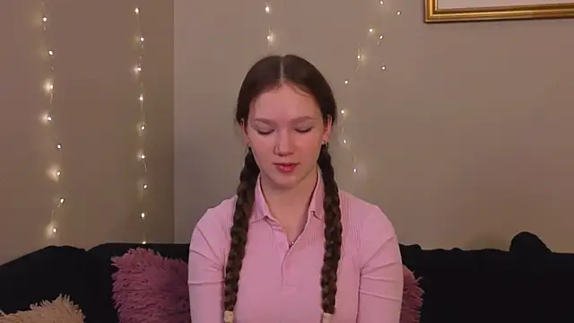 MelvinaEbner online show from December 1, 2025, 8:04 am