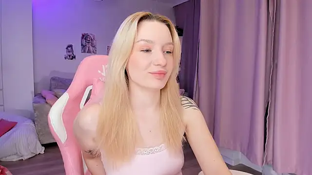 Tiffany Paw online show from December 15, 2025, 3:01 am