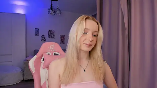 Tiffany Paw online show from January 12, 2026, 3:13 am