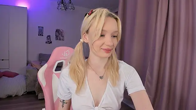 Tiffany Paw online show from April 2, 2026, 3:24 am