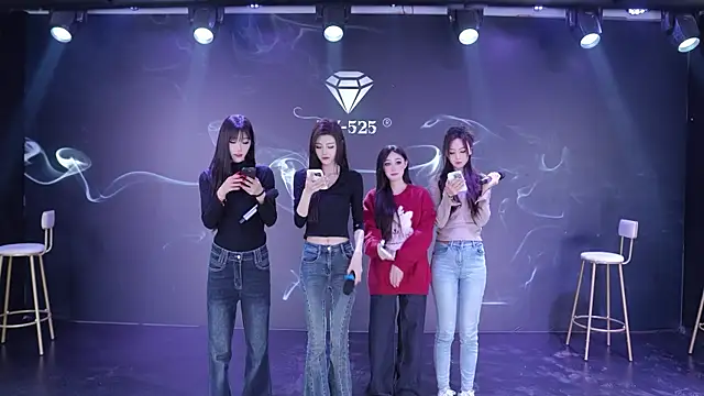 Snapshot of RV-525 chatting on November 21, 2025, 12:48 pm RV-525 online show from November 21, 2025, 12:48 pm