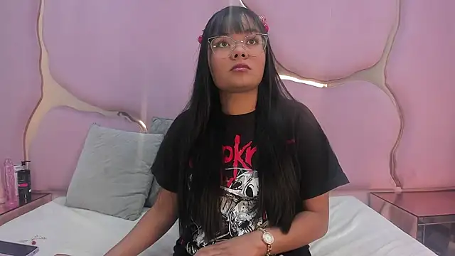 Aisha Leenss online show from January 16, 2026, 2:10 pm