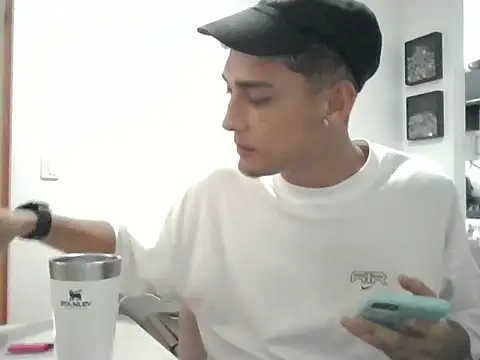 Zoro0ne online show from April 11, 2026, 6:33 pm