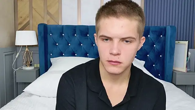 Snapshot of Piter_Ward chatting on November 24, 2025, 11:05 pm Piter Ward online show from November 24, 2025, 11:05 pm