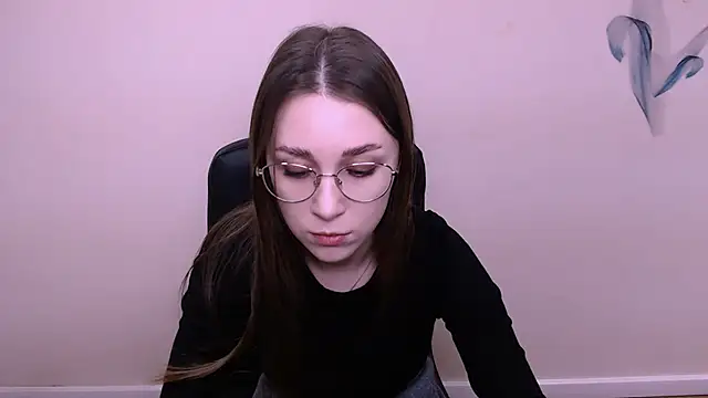 Snapshot of MillaTems_ chatting on December 15, 2025, 9:04 am MillaTems online show from December 15, 2025, 9:04 am