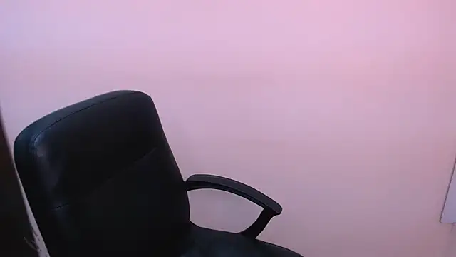 Snapshot of MillaTems_ chatting on November 28, 2025, 1:11 pm MillaTems online show from November 28, 2025, 1:11 pm