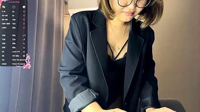 Snapshot of HoneyKitsu chatting on December 1, 2025, 10:21 pm HoneyKitsu online show from December 1, 2025, 10:21 pm