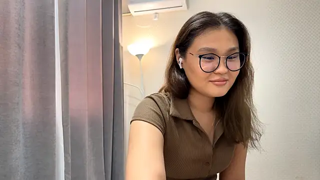 Snapshot of HoneyKitsu chatting on November 20, 2025, 9:10 am HoneyKitsu online show from November 20, 2025, 9:10 am