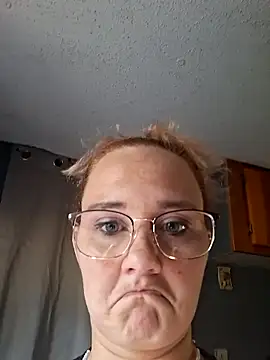 Snapshot of bridald1993 chatting on November 17, 2025, 8:13 pm bridald1993 online show from November 17, 2025, 8:13 pm