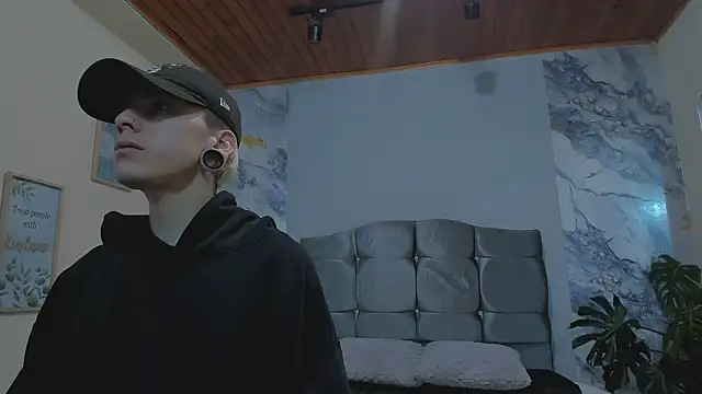 Snapshot of James_Adams_01 chatting on February 25, 2026, 11:43 am James Adams 01 online show from February 25, 2026, 11:43 am