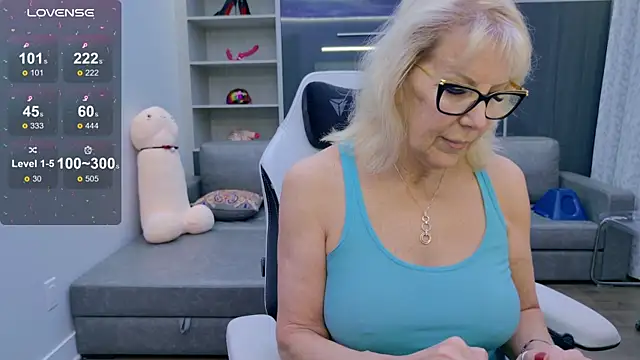 Snapshot of FitCougar chatting on November 27, 2025, 9:37 pm FitCougar online show from November 27, 2025, 9:37 pm