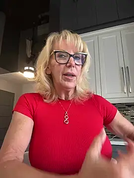 Snapshot of FitCougar chatting on March 22, 2025, 8:15 pm FitCougar online show from March 22, 2025, 8:15 pm