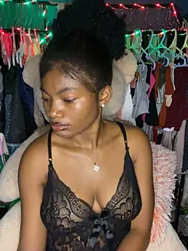 Snapshot of DoitwMia chatting on December 20, 2025, 11:29 pm DoitwMia online show from December 20, 2025, 11:29 pm