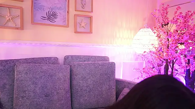 Snapshot of MeganLowell chatting on February 20, 2026, 7:05 pm MeganLowell online show from February 20, 2026, 7:05 pm