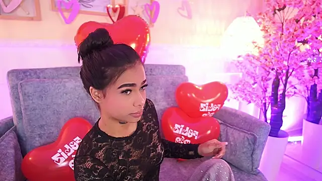 Snapshot of MeganLowell chatting on February 14, 2026, 7:25 pm MeganLowell online show from February 14, 2026, 7:25 pm