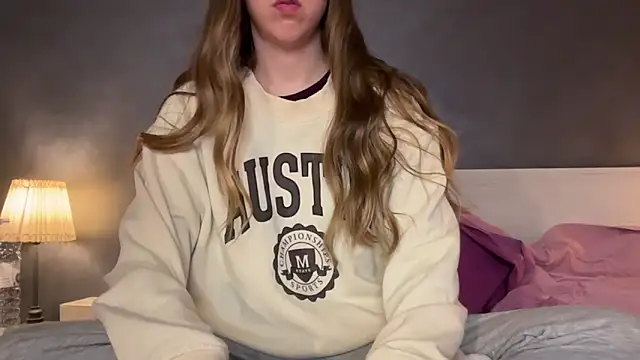 Martimartinaxx online show from April 8, 2026, 8:21 pm