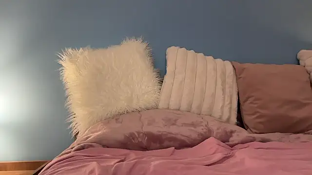 Snapshot of Martimartinaxx chatting on January 8, 2026, 9:43 pm Martimartinaxx online show from January 8, 2026, 9:43 pm