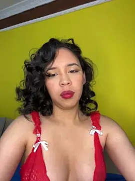 Snapshot of Esmerald_1111 chatting on February 13, 2026, 10:04 am Esmerald 1111 online show from February 13, 2026, 10:04 am