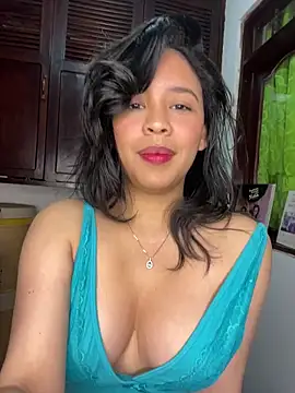 Snapshot of Esmerald_1111 chatting on February 5, 2026, 10:33 am Esmerald 1111 online show from February 5, 2026, 10:33 am