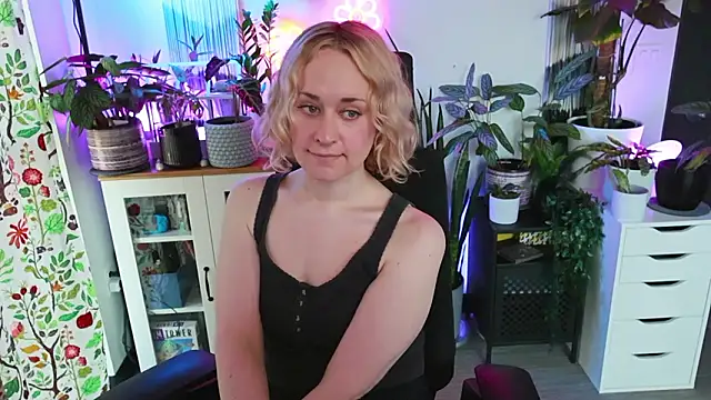 xzoeyryanx online show from February 4, 2026, 9:32 pm