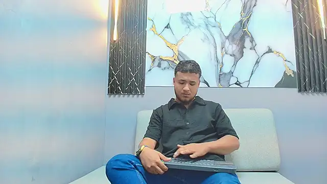 Snapshot of PAUL_GLENN1 chatting on November 17, 2025, 9:19 pm PAUL GLENN1 online show from November 17, 2025, 9:19 pm