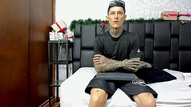 RileyNora online show from November 26, 2025, 12:49 pm