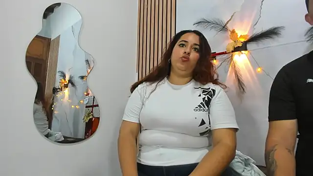 RileyNora online show from November 19, 2025, 2:06 pm