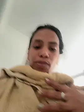 Snapshot of ArielleMillerr- chatting on February 2, 2026, 5:45 pm ArielleMillerr- online show from February 2, 2026, 5:45 pm