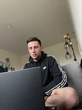 Snapshot of Matt02fr chatting on December 2, 2025, 1:46 pm Matt02fr online show from December 2, 2025, 1:46 pm