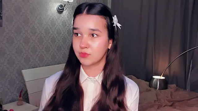 MeliaMelchiori online show from December 17, 2025, 9:42 pm