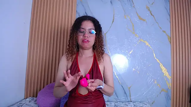 Annie Chers online show from November 26, 2025, 4:12 am