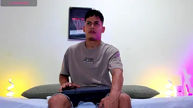Snapshot of blorelopez chatting on April 23, 2026, 3:46 pm blorelopez online show from April 23, 2026, 3:46 pm