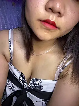 Snapshot of Sunset-yll chatting on May 7, 2026, 8:45 pm Sunset-yll online show from May 7, 2026, 8:45 pm