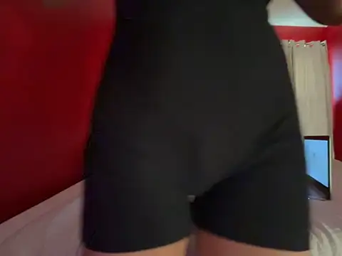 Snapshot of reinaass chatting on May 25, 2026, 1:32 pm reinaass online show from May 25, 2026, 1:32 pm