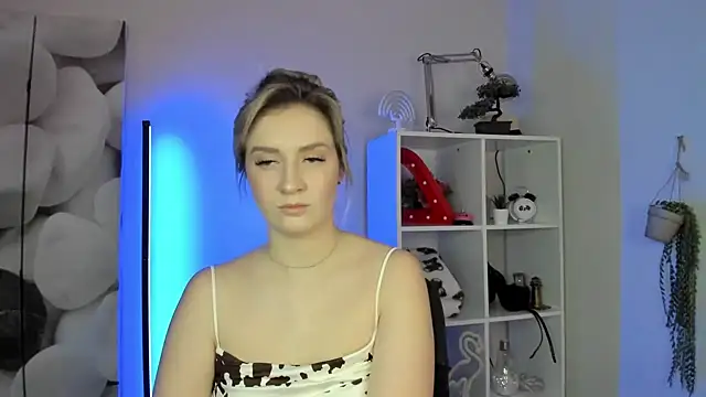 AlisaCam24 online show from November 20, 2025, 8:15 am