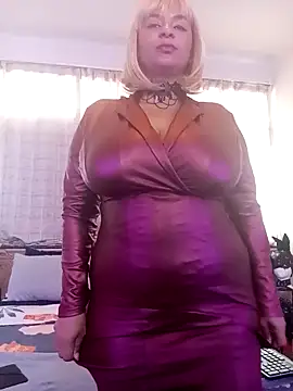 LaReineCleo online show from May 4, 2026, 10:29 am