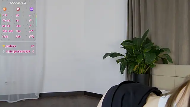 Snapshot of NicoletteBean chatting on February 19, 2026, 6:54 am NicoletteBean online show from February 19, 2026, 6:54 am