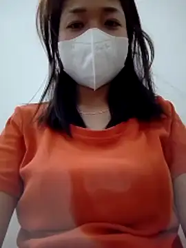 PamPii2x online show from April 17, 2026, 9:39 pm