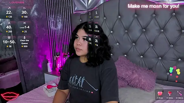 Amanda Mooree online show from May 17, 2026, 3:39 am