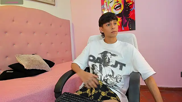 DraxBlade09 online show from April 12, 2026, 3:37 pm