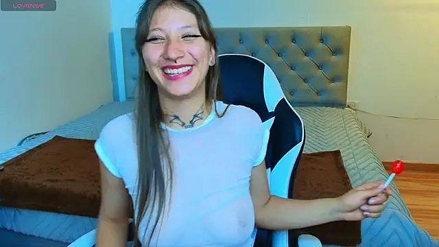 Lenna  black online show from December 14, 2025, 9:53 pm